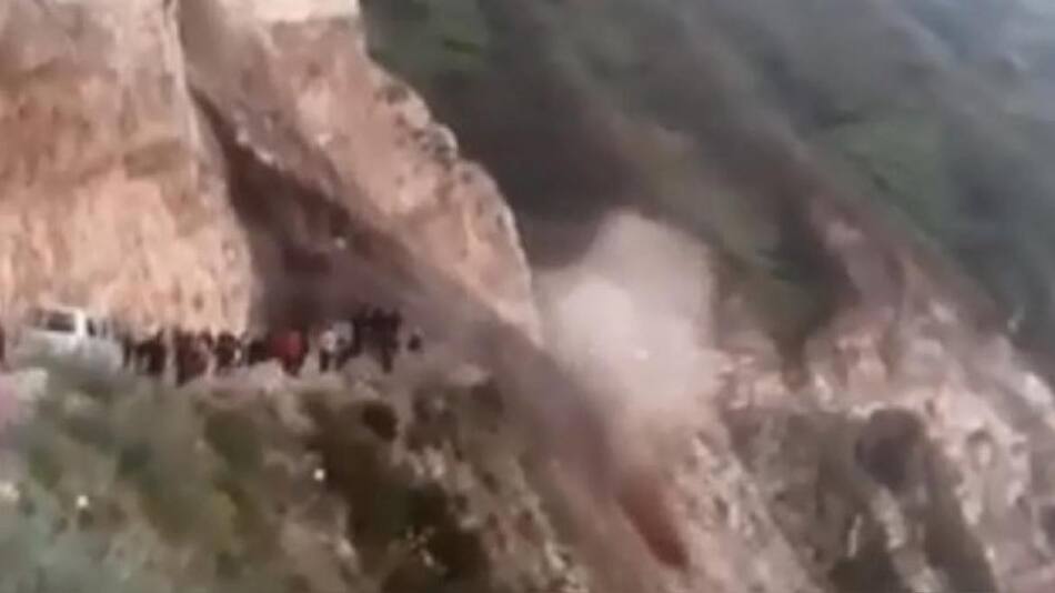 Mujer muere aplastada por alud mientras lo grababa con su celular