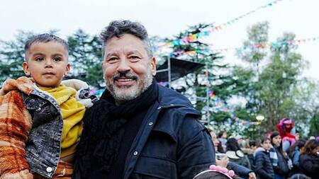 Gustavo Menéndez estuvo presente en los festejos por Día de las Infancias. Foto: Instagram @gamenendez.