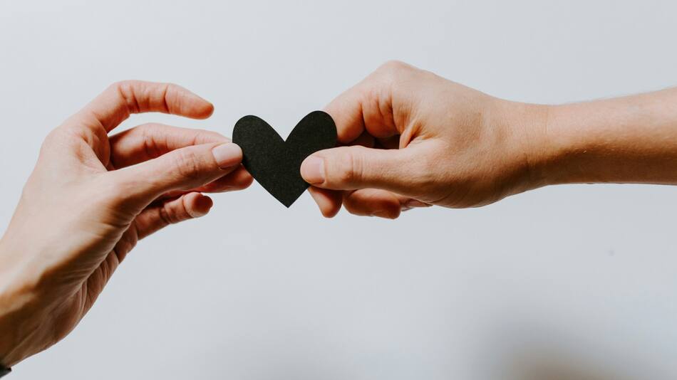 Relaciones, amor, corazón. Foto Unsplash.
