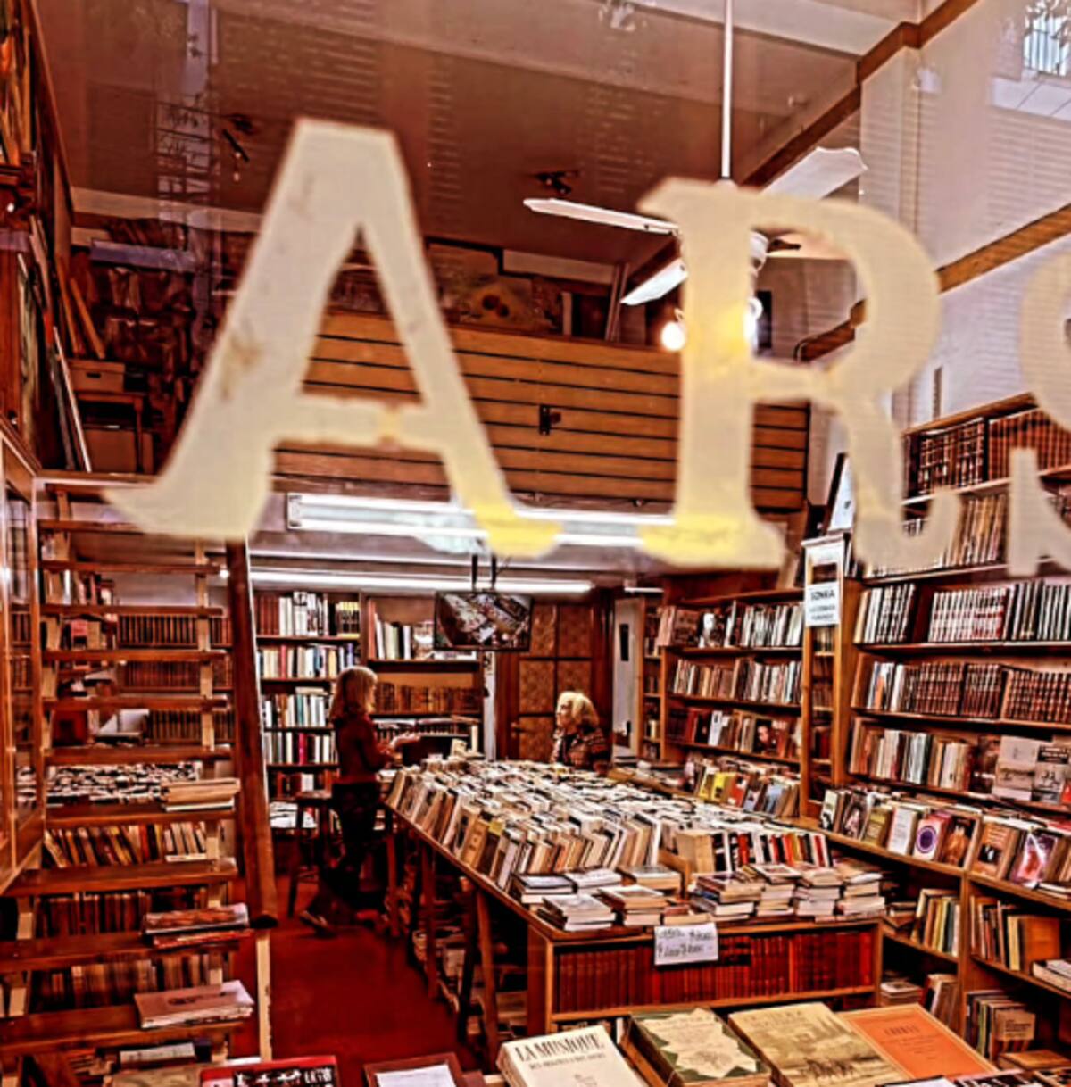 La histórica librería de Recoleta cierra sus puertas