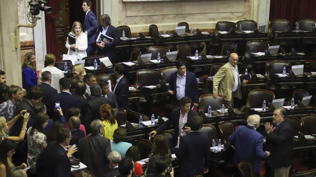 Abandono del recinto de Diputados de Juntos por el Cambio, AGENCIA NA