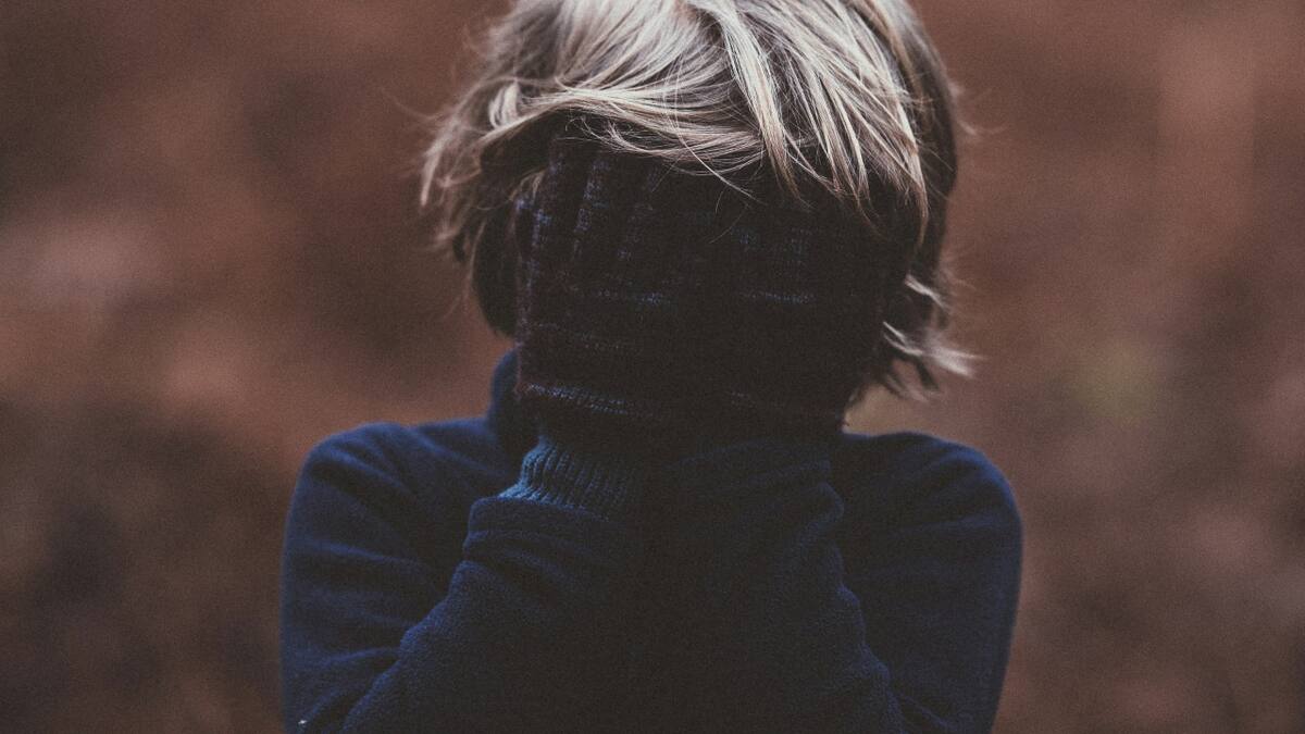 Abuso infantil. Foto: Unsplash.