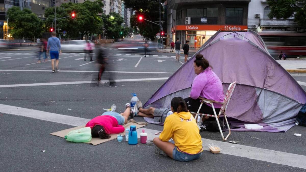 Acampe en la avenida 9 de julio. Foto: NA