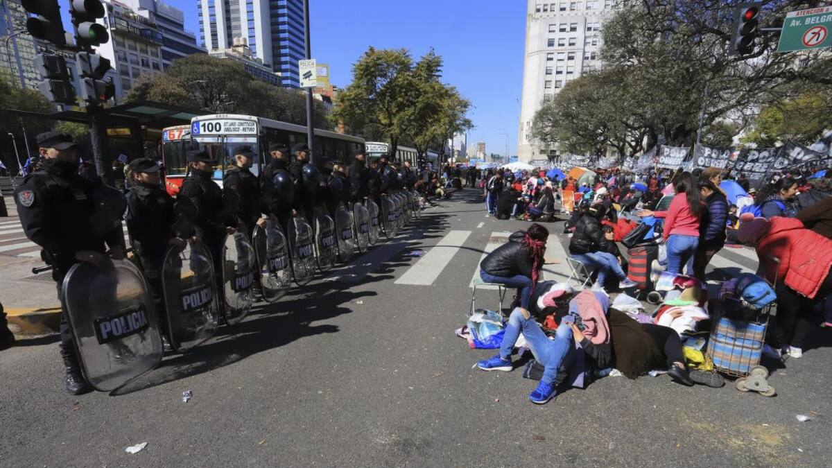 Acampe en la Avenida 9 de Julio, NA
