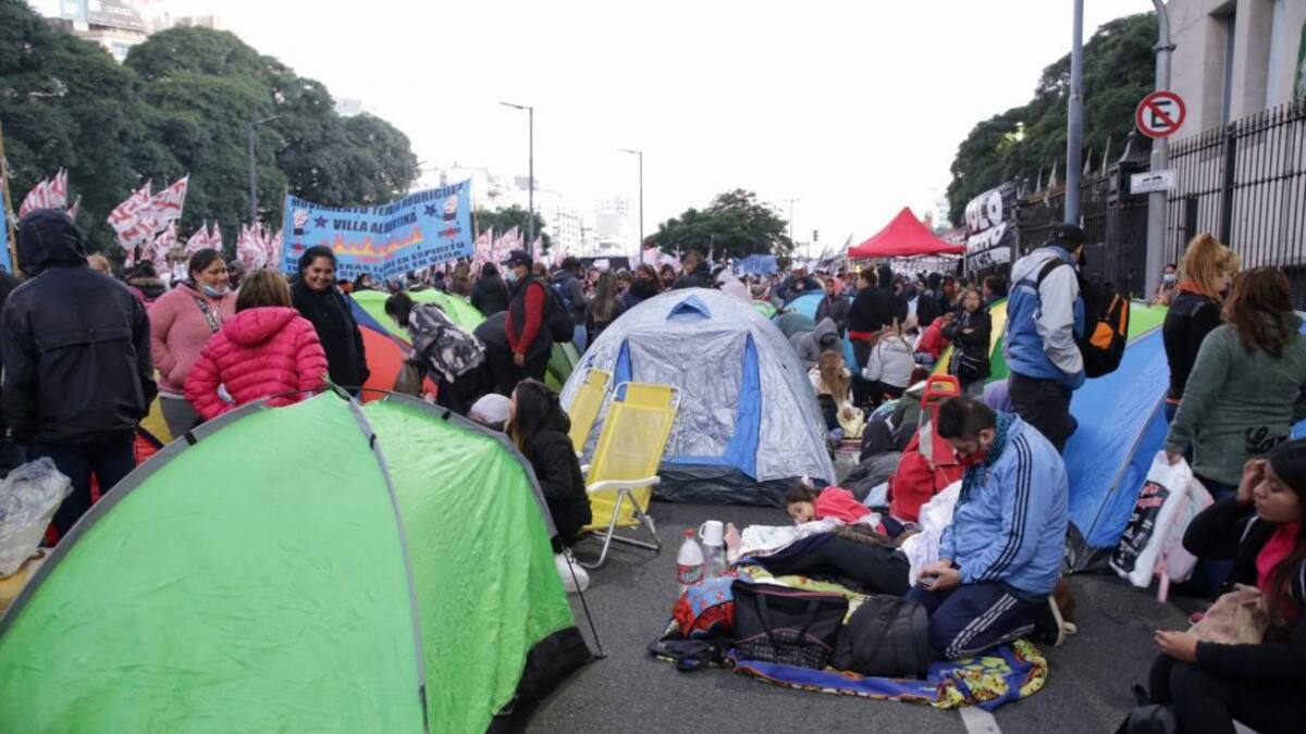 Acampe piquetero en 9 de Julio, foto Twitter
