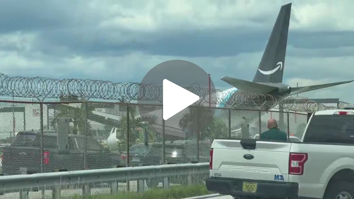 Video impactante: un avión de carga se salió de pista y se incendió en el Aeropuerto de Miami