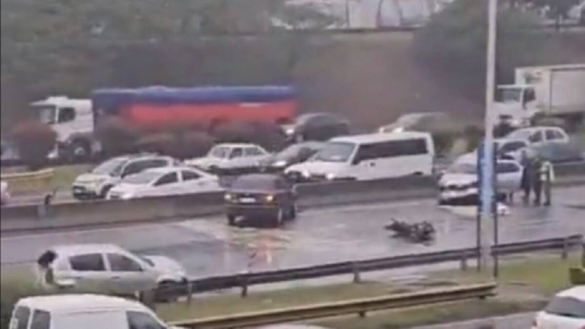Accidente de tránsito en la Autopista Riccheri. Foto: NA/captura de video.