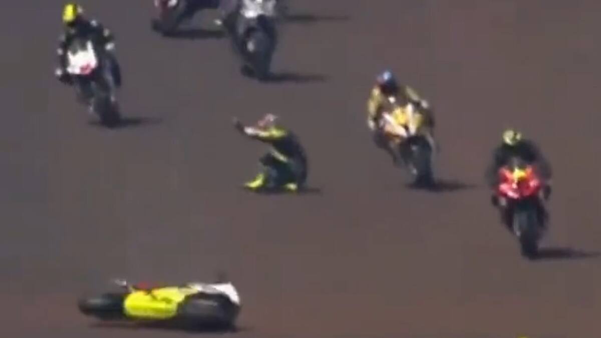 Accidente en el motociclismo de Brasil. Foto: captura de pantalla.