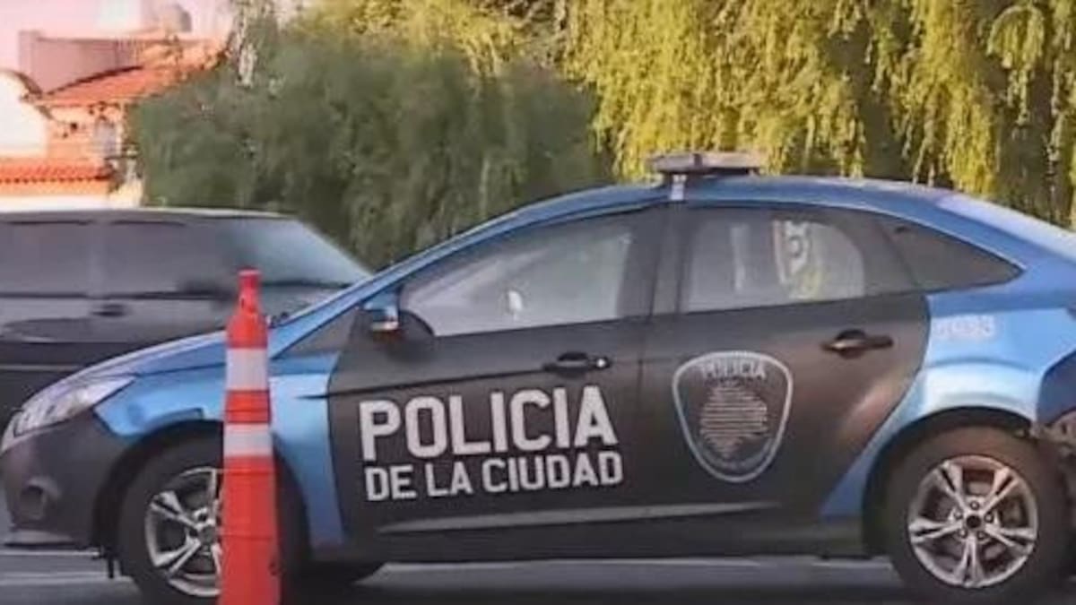 Accidente en la General Paz luego de que una mujer se tirara del auto en movimiento. Foto: Captura de video.