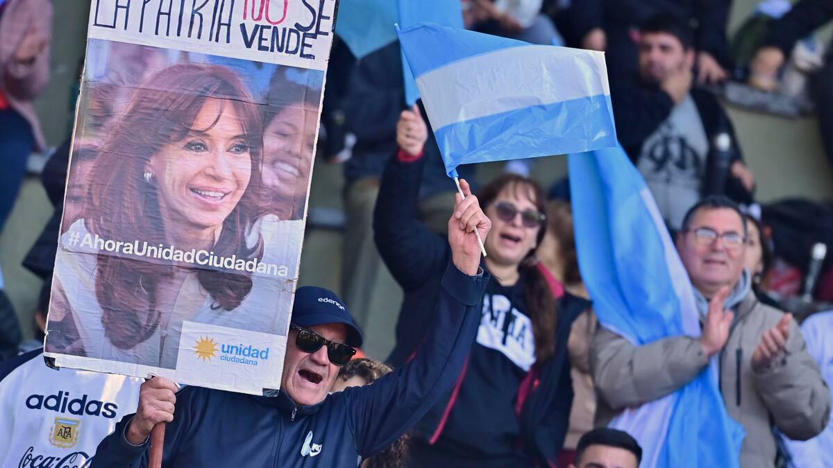 Acto en Plaza de Mayo por el 9 de Julio.