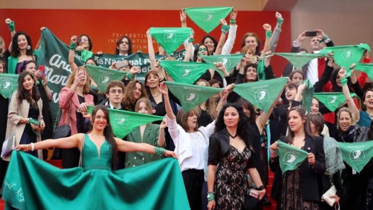 Actrices argentinas con pañuelo verde por aborto legal en alfombra roja de Cannes