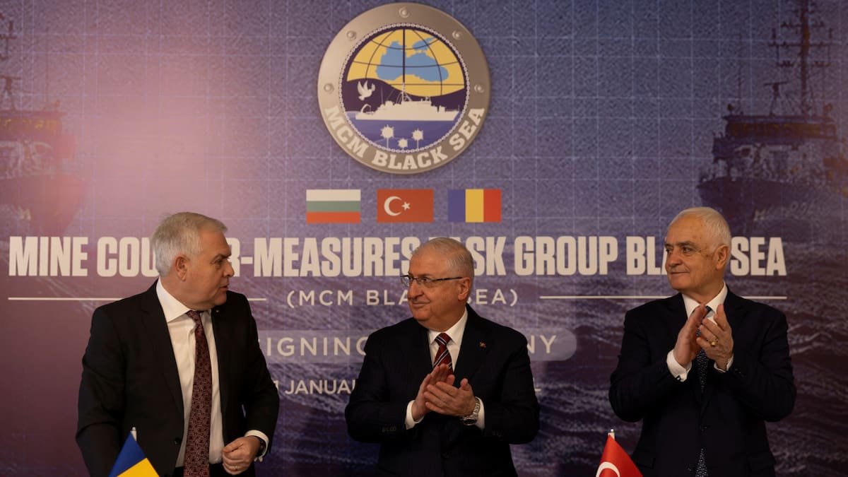 "Una gran contribución a la seguridad": Turquía, Rumania y Bulgaria firmaron un acuerdo para limpiar minas en el mar Negro
