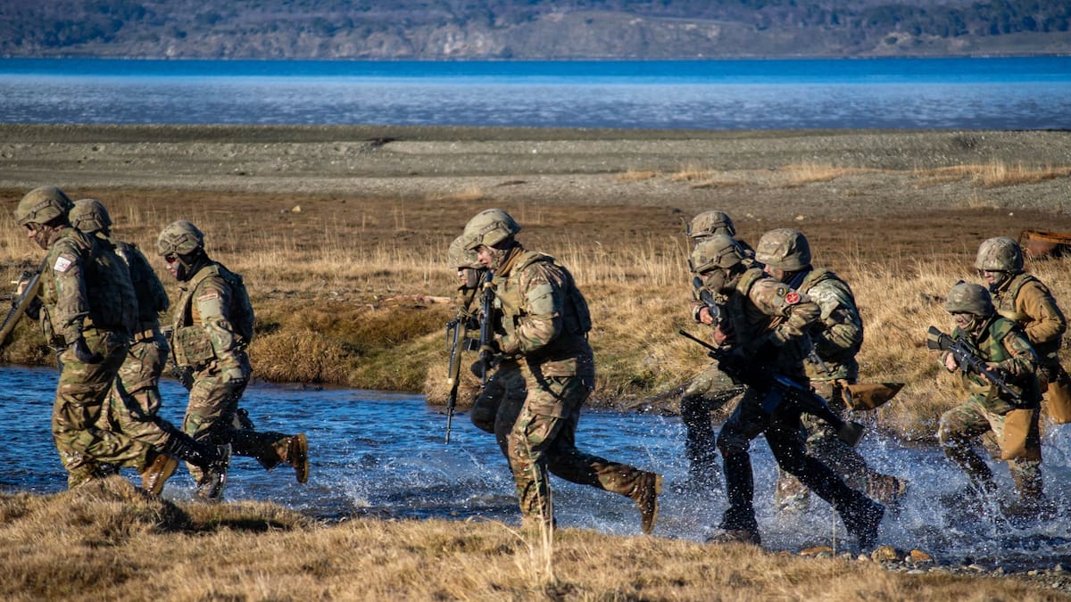 La Armada Argentina probó su capacidad de combate en uno de los ambientes más exigentes: tiro, montaña y patrullado en Ushuaia
