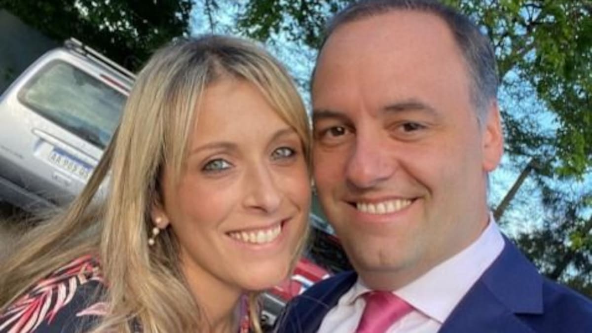Adorni y su esposa
