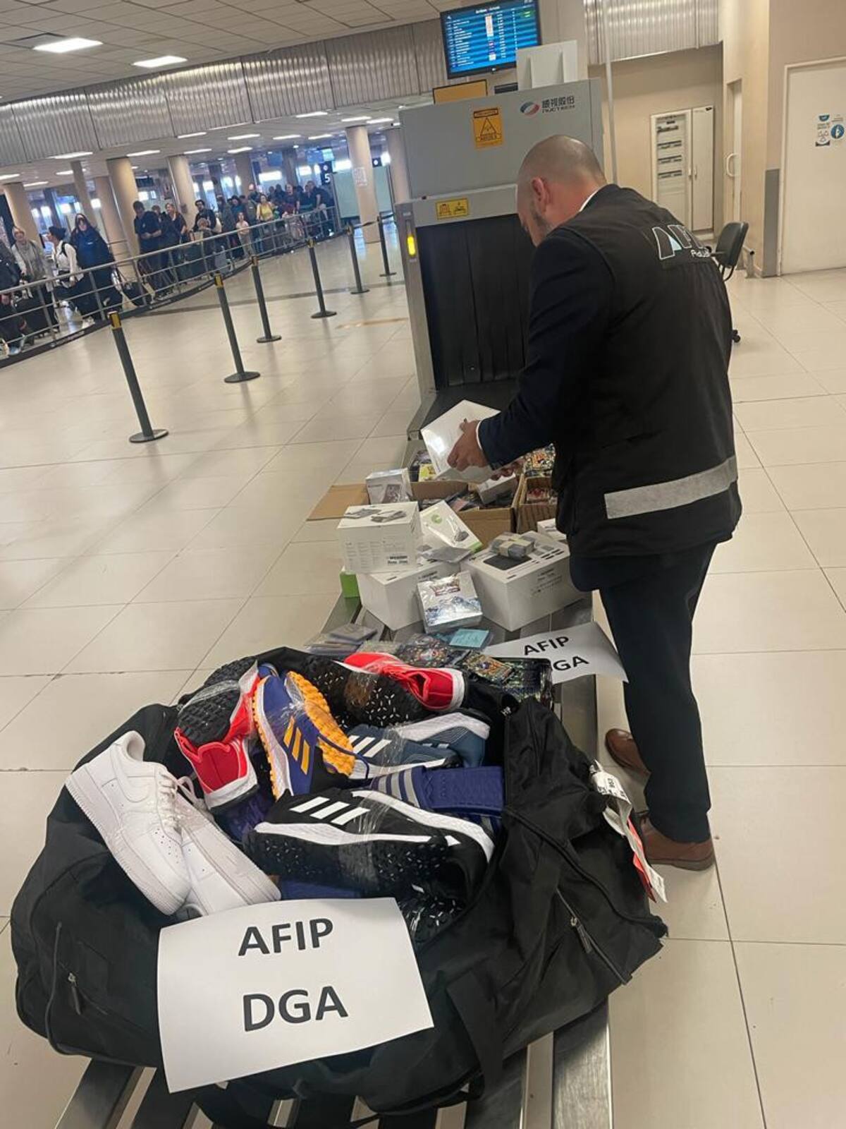 Aduana detectó drones, equipamiento médico y cartas de Pokemón sin declarar