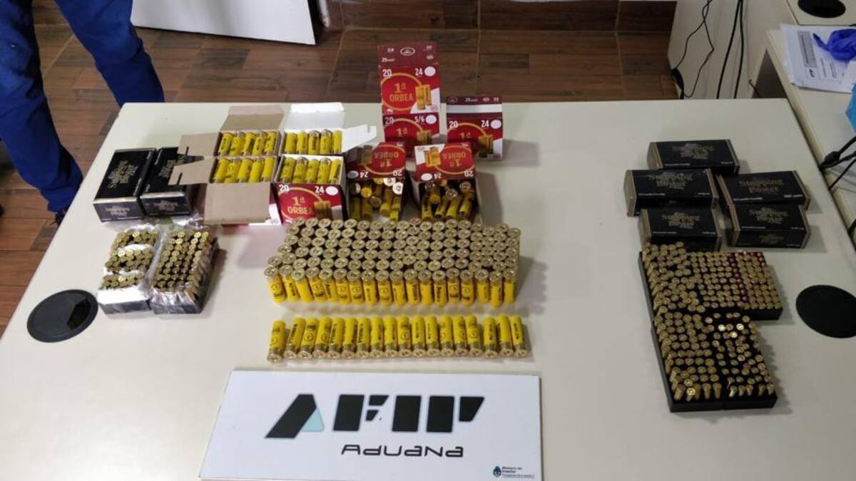 Aduana evitó el contrabando de municiones y armas de fuego en la frontera cerca de Misiones