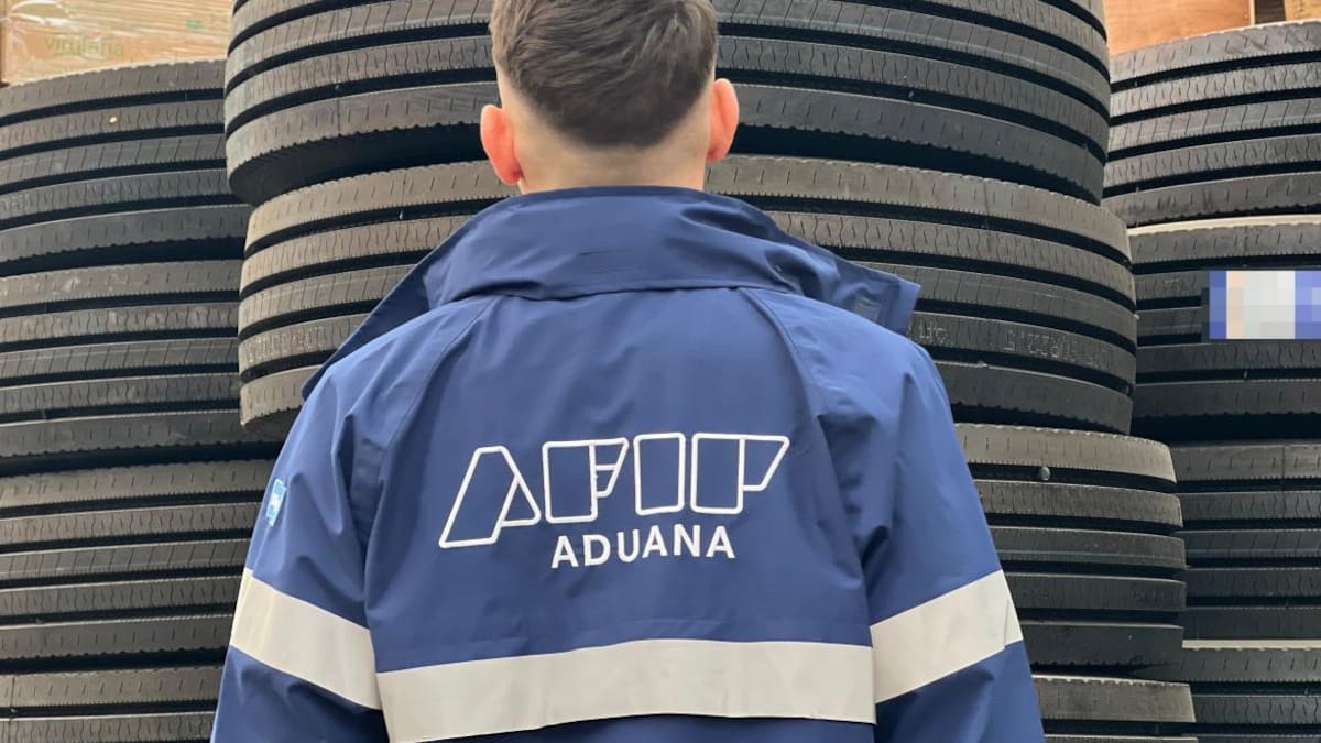 La Aduana multó a una empresa de neumáticos por una sobrefacturación millonaria