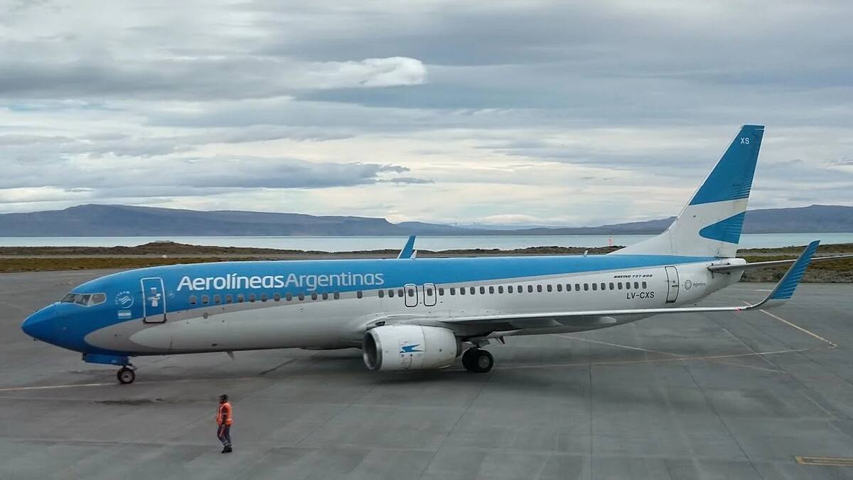 Un avión de Aerolíneas Argentinas perdió una rueda durante el aterrizaje. Foto: NA