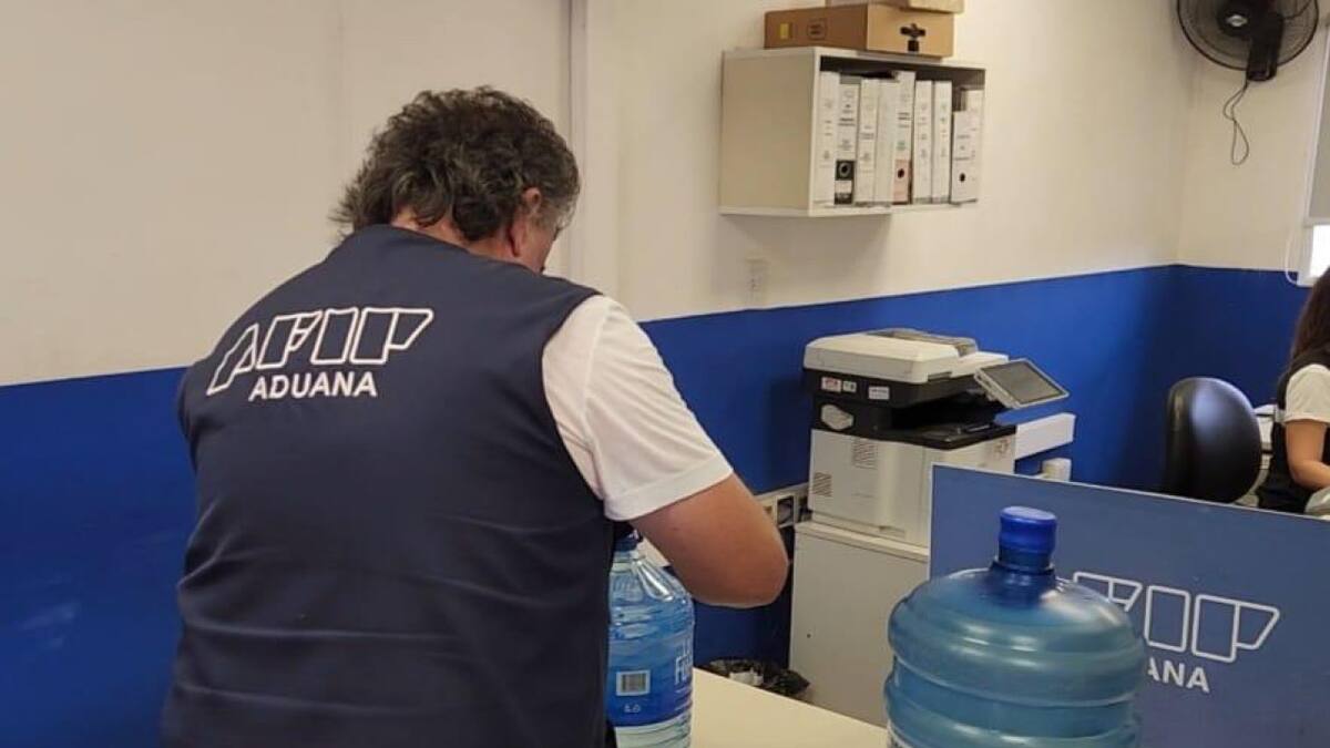 Agentes especializados de la Aduana secuestraron 30 litros de ketamina en el Paso Fronterizo Posadas-Encarnación.