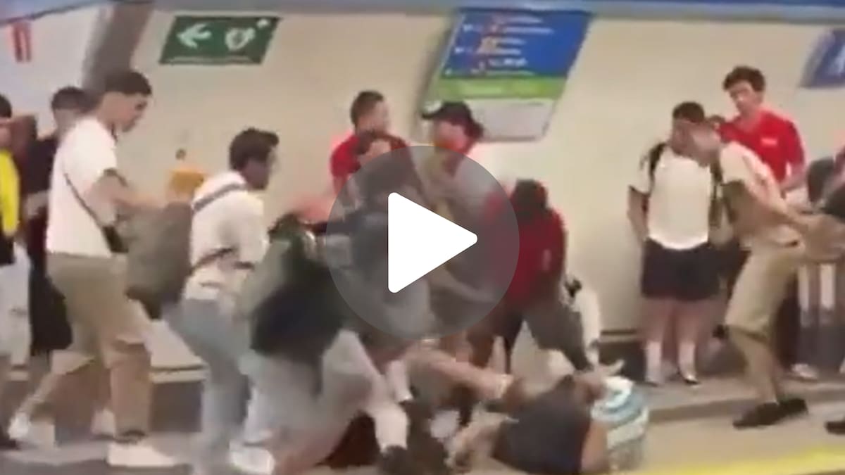 Video: españoles rodearon a un hincha argentino y lo golpearon brutalmente en el piso durante los festejos en Madrid