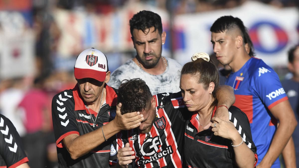 Violencia en el fútbol: Chacarita pide que le den como ganado el partido ante Tigre por la agresión a Brandán