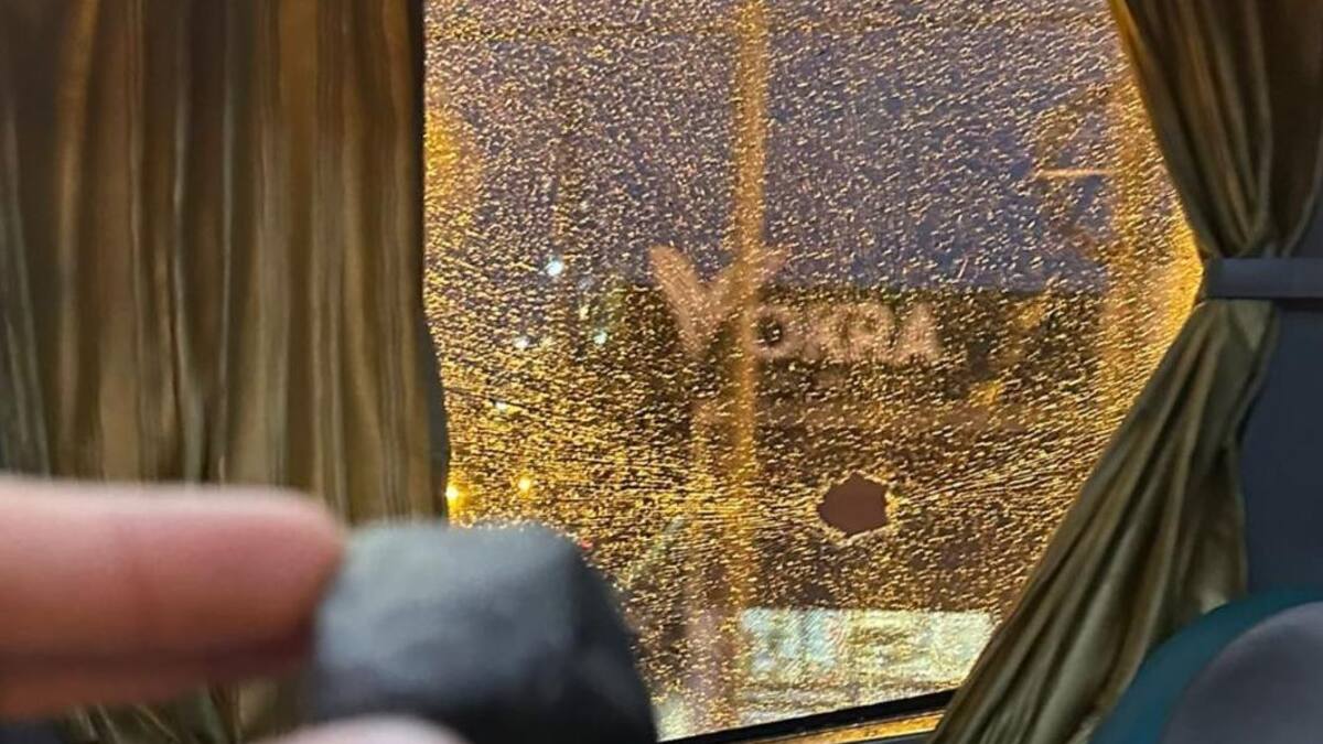 Agresión al micro de Tigre. Foto: Twitter @SC_ESPN