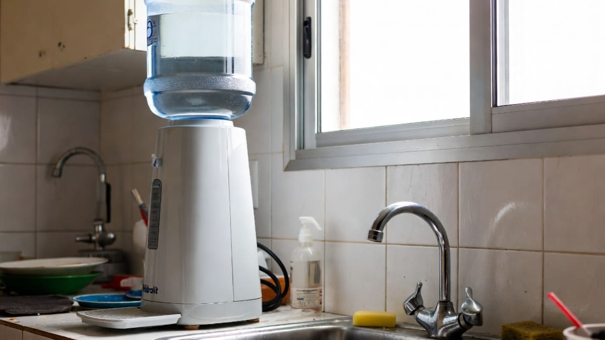 Ordenan retirar 6 marcas de purificadores de agua del mercado: la alerta de ANMAT sobre su eficacia y seguridad