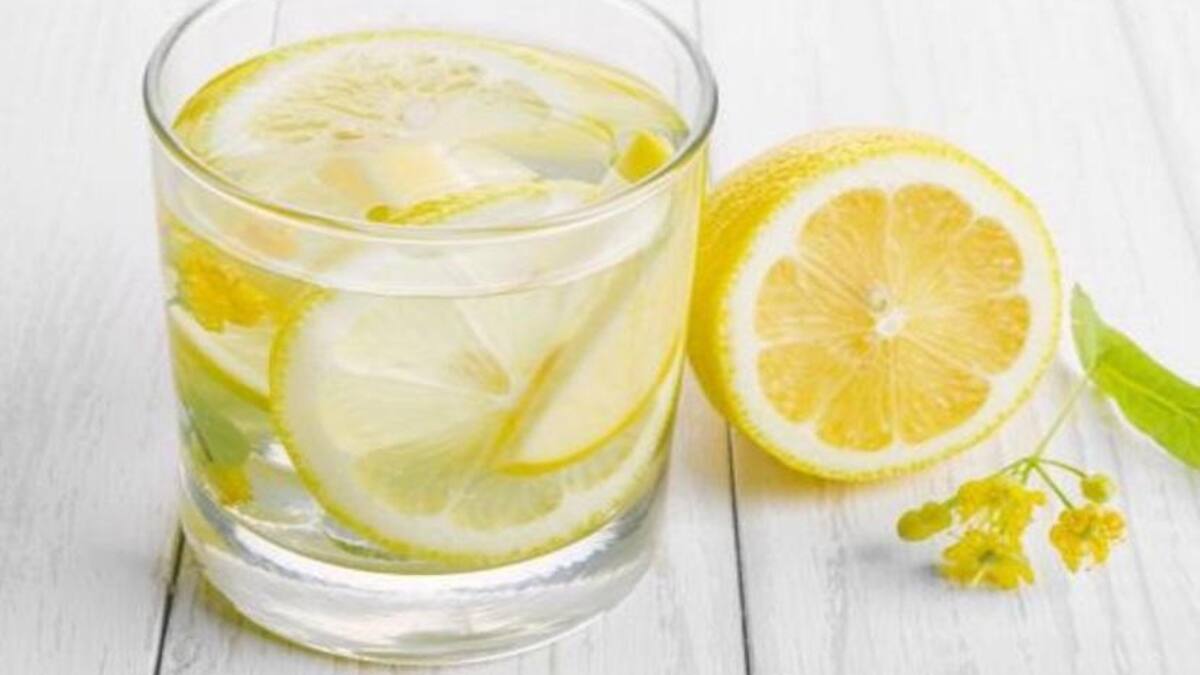 Agua con limón