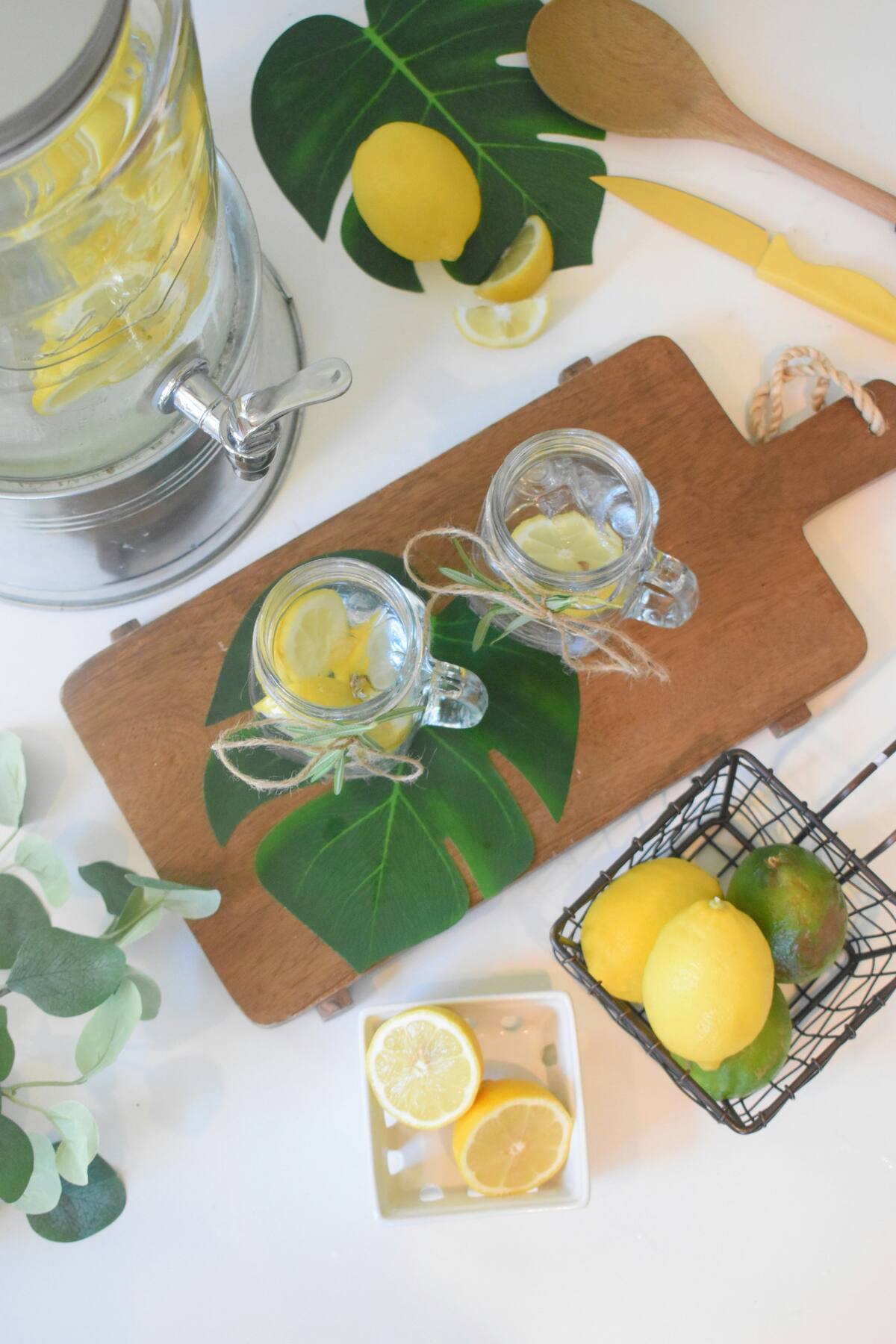 Agua con limón. Foto Unsplash.