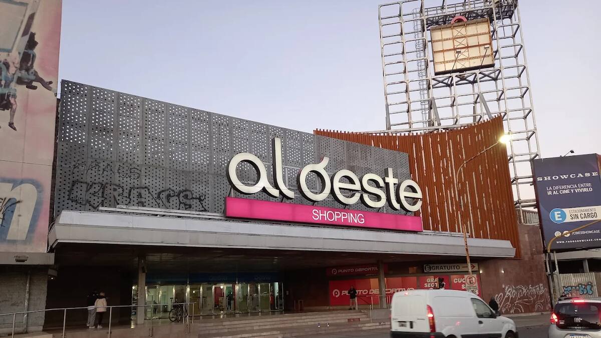 Al Oeste Shopping, Haedo.