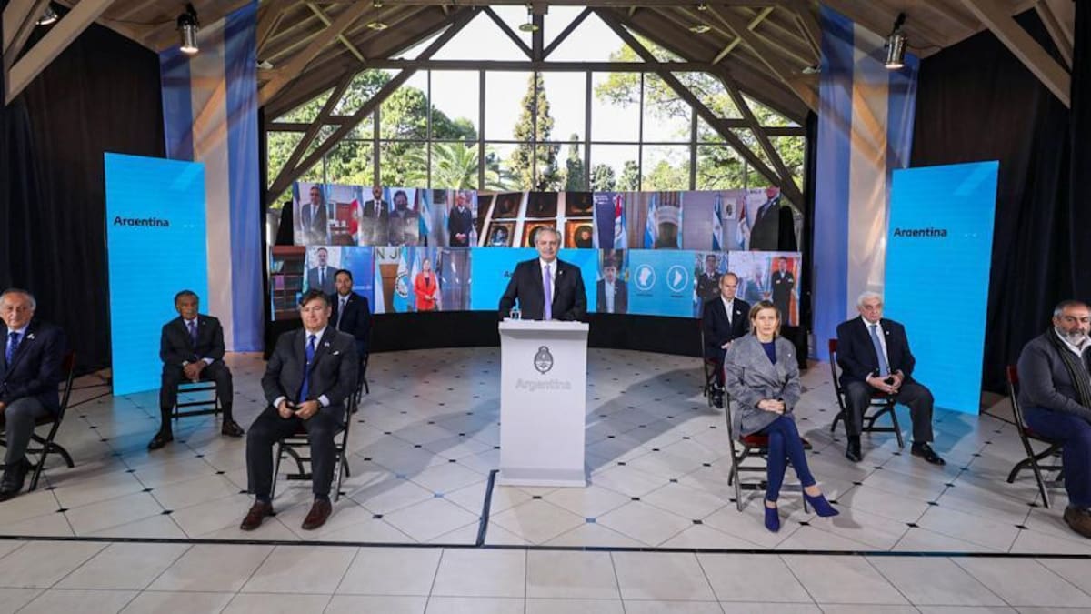Alberto Fernández en acto por 9 de Julio en Olivos