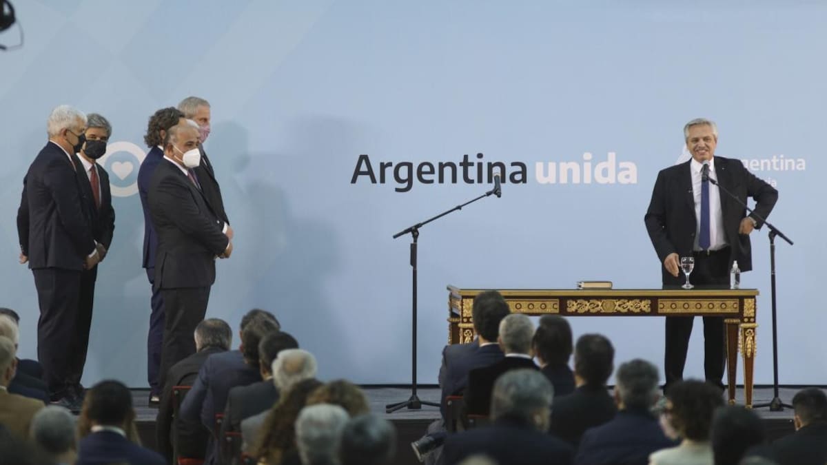 Alberto Fernández en el inicio del acto de jura de los nuevos ministros, foto NA