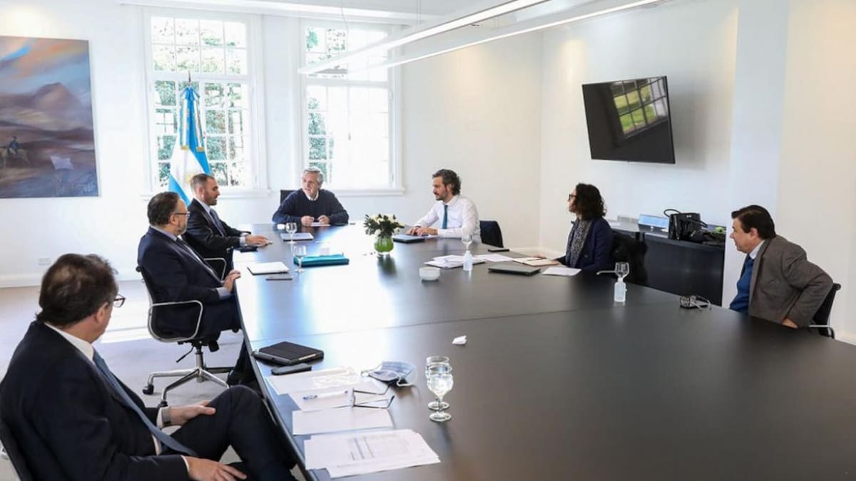 Alberto Fernández junto al Gabinete económico