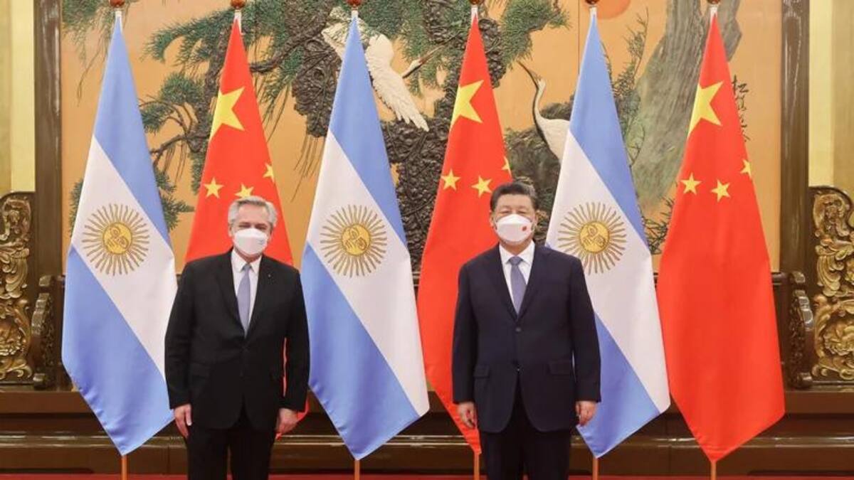 Alberto Fernández junto al mandatario de China Xi Jinping, foto Reuters