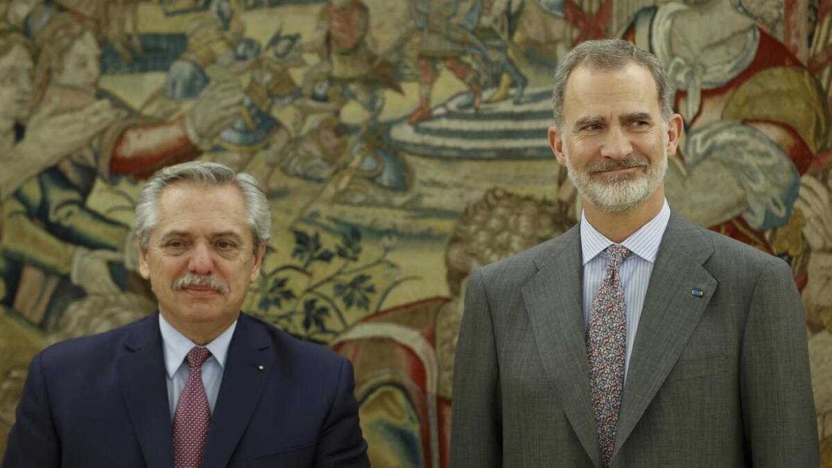 Alberto Fernández y el rey Felipe VI de España. Foto: EFE.