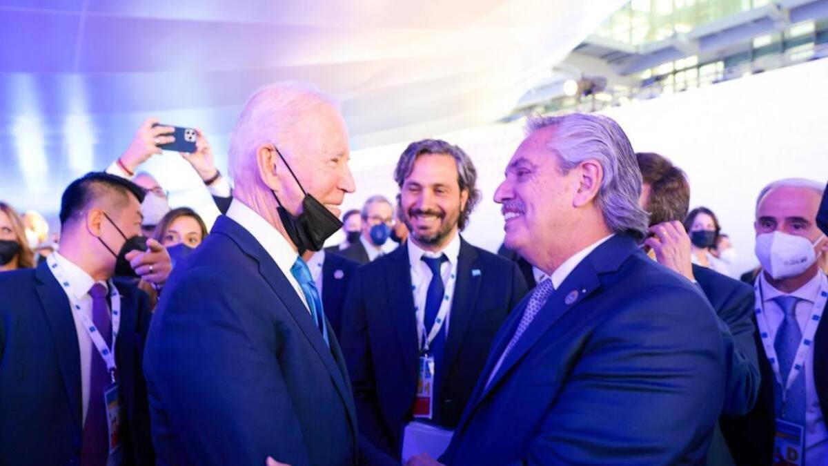 Alberto Fernández y Joe Biden. Foto: EFE.