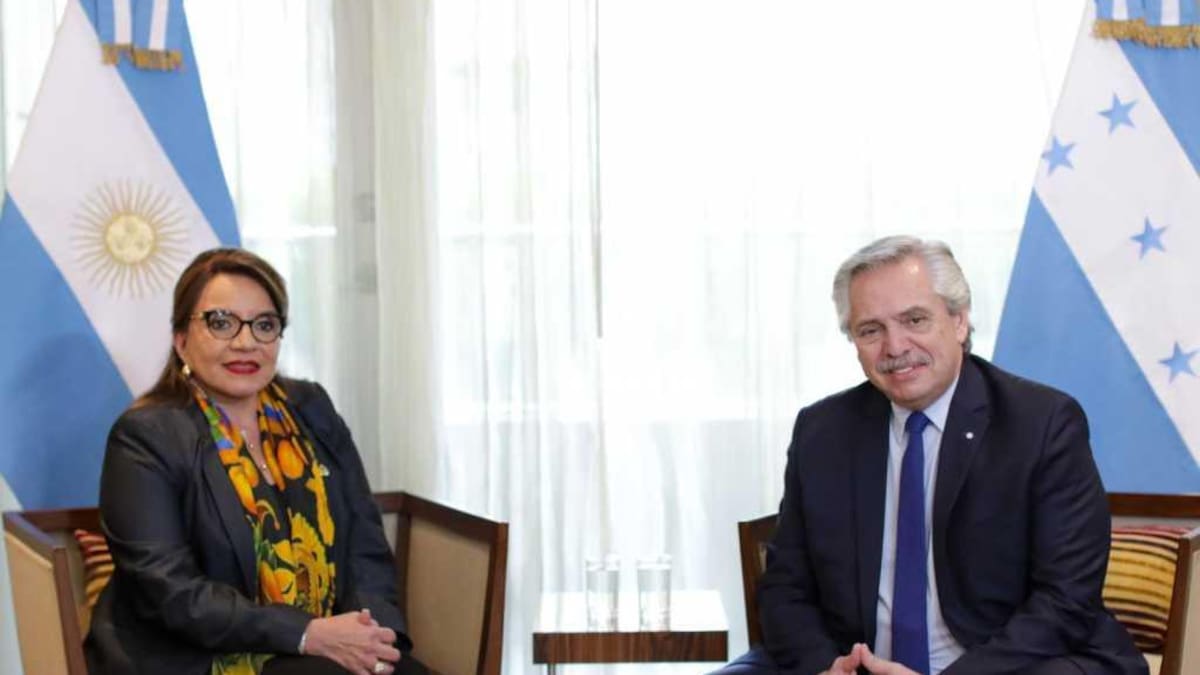 Alberto Fernández y Xiomara Castro reunidos en Bogotá. Foto: NA