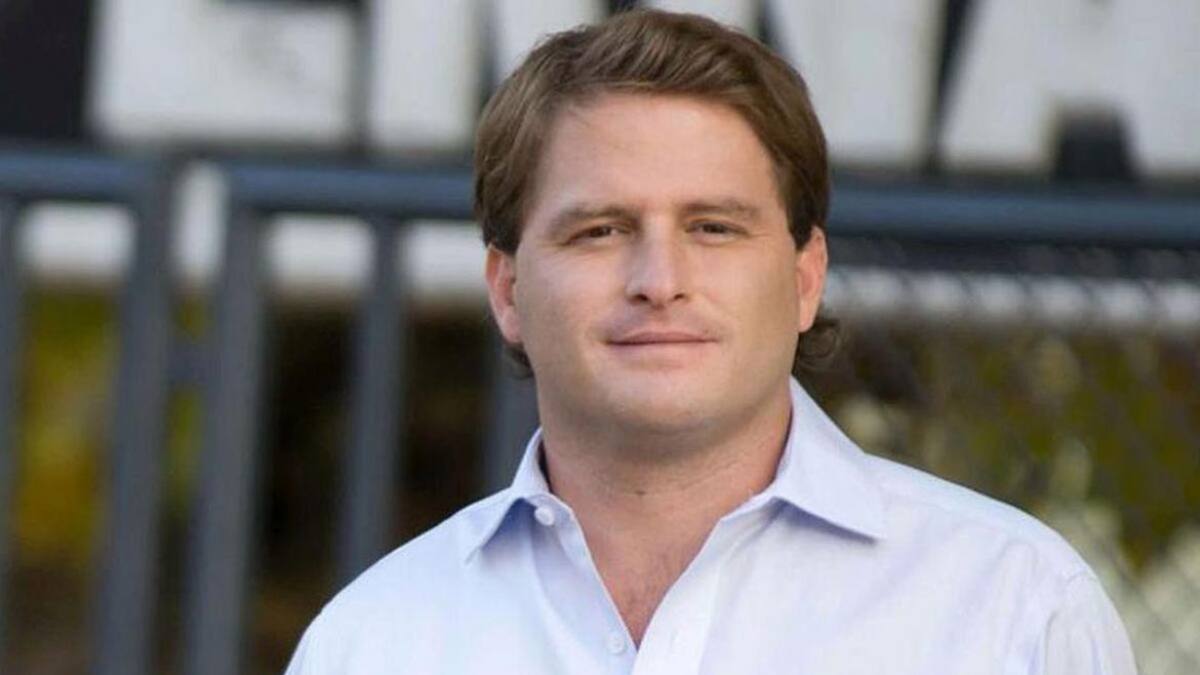 Alex Campbell, diputado positivo de coronavirus