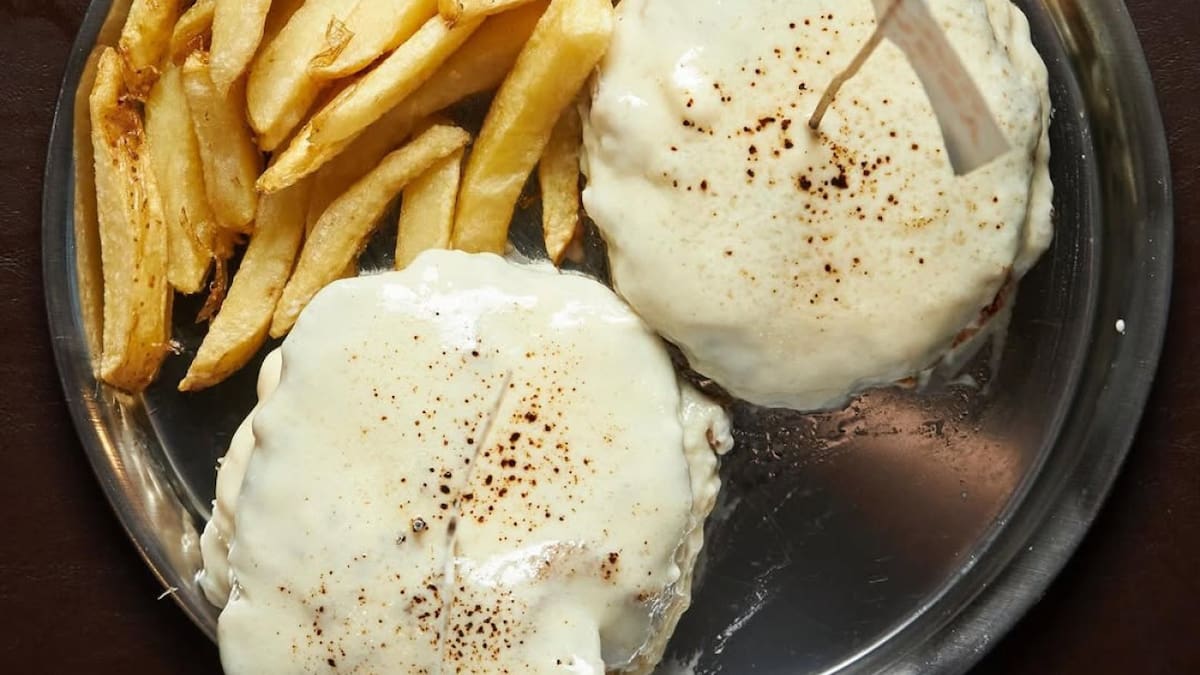 Alfajor de milanesa, la estrella de la casa. Foto: @sinfin.bodegon