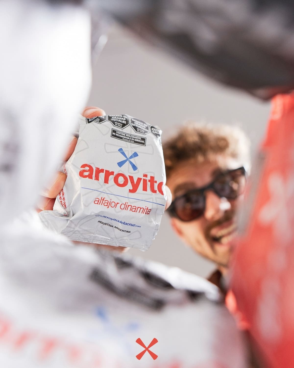 Alfajor "dinamita" de Arroyito. Foto: Instagram @arroyitoarg