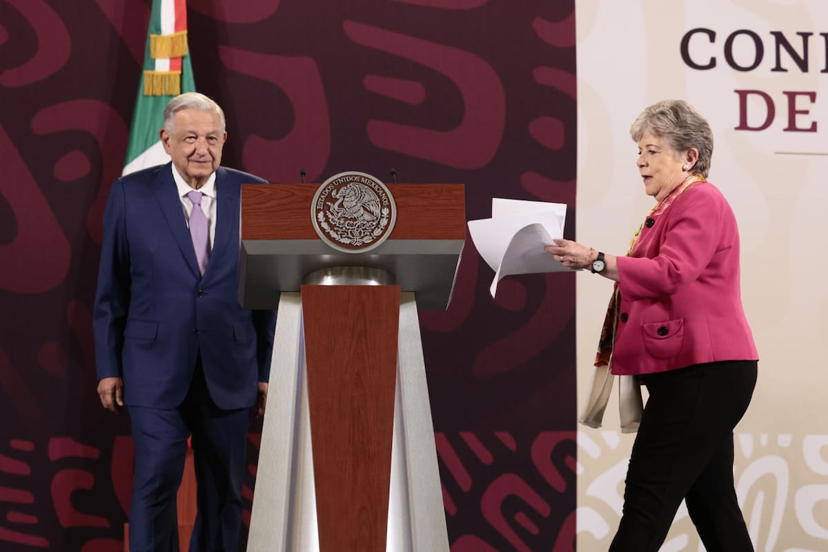 Alicia Bárcena y López Obrador protagonizar la solicitud. Foto: EFE