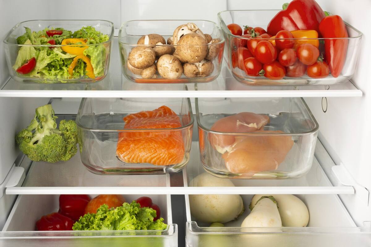 Alimentos, heladera, frutas, verduras. Foto Freepik