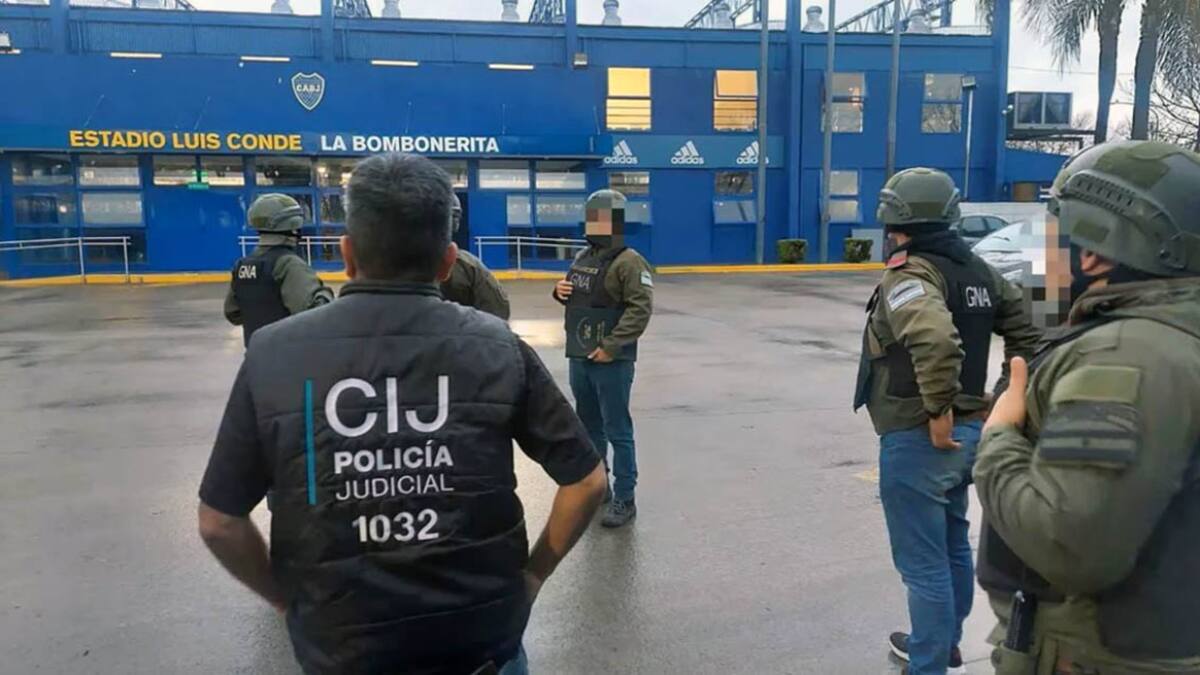 Allanamiento en La Bombonera. Foto: NA.