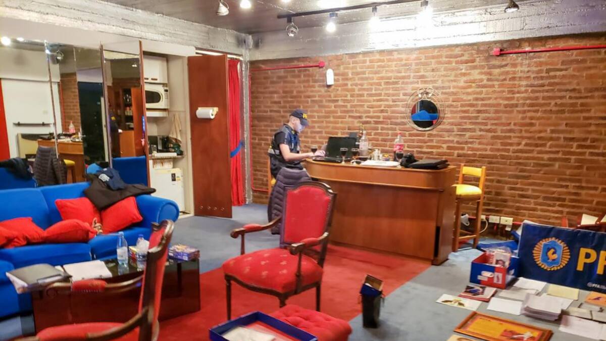 Allanamiento en la secta de Villa Crespo. Foto: NA.