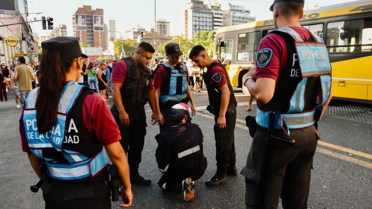 Allanamiento Once. Foto: Télam