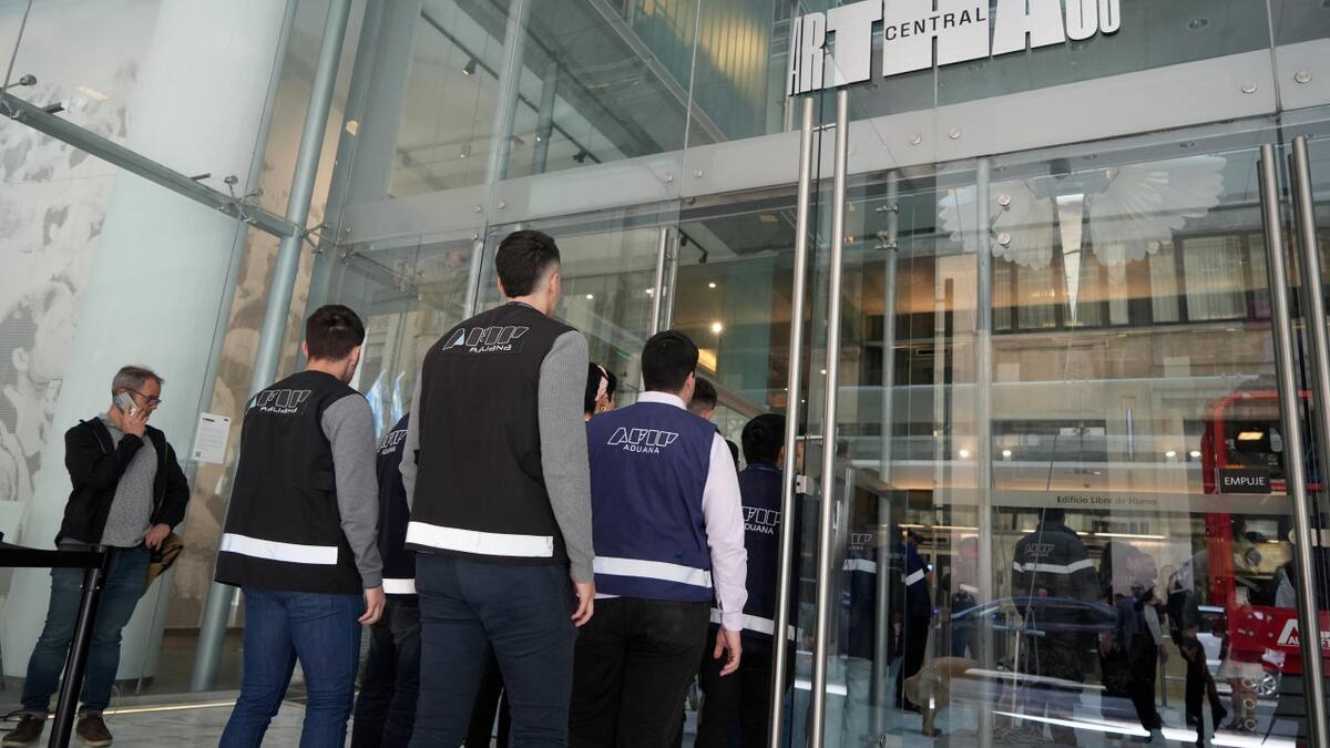 Allanamientos de Aduana y AFIP. Foto: NA.