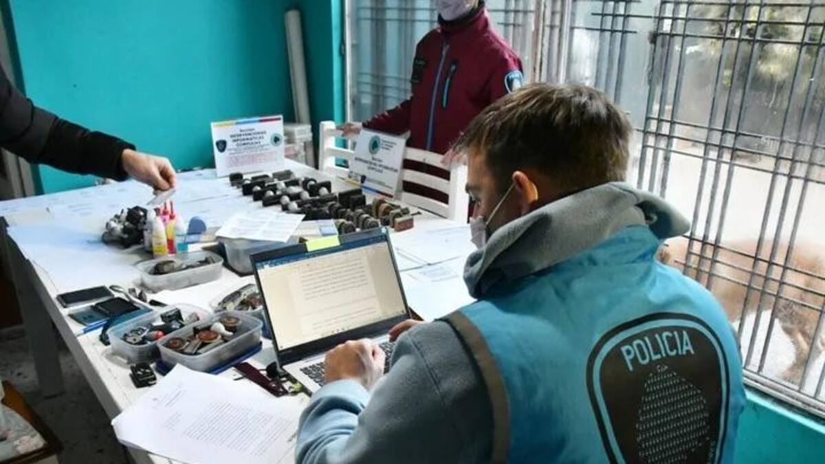 Allanamientos en Ciudadela, banda que vendía certificados truchos