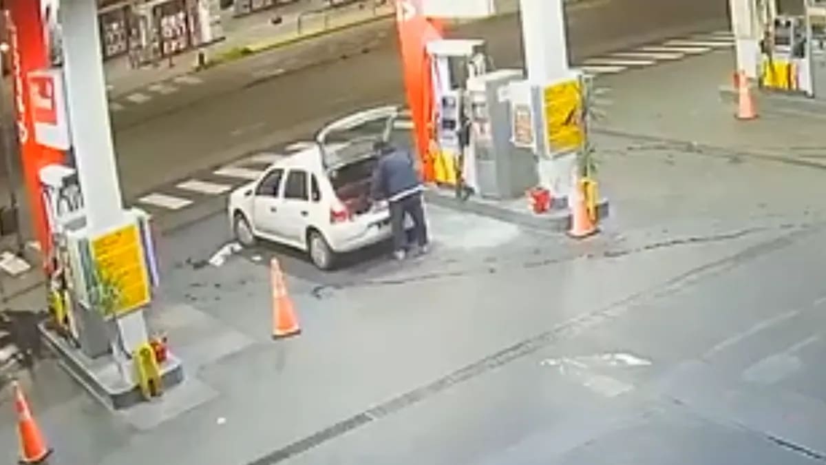 Hicieron un “cambiazo” del posnet de una estación de servicio, desviaron millones de pesos y terminaron detenidos