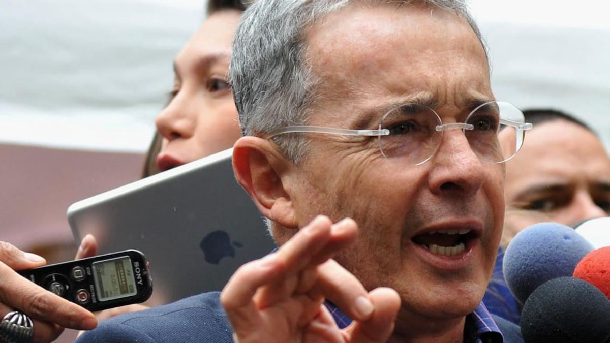Álvaro Uribe, Colombia, Agencia NA