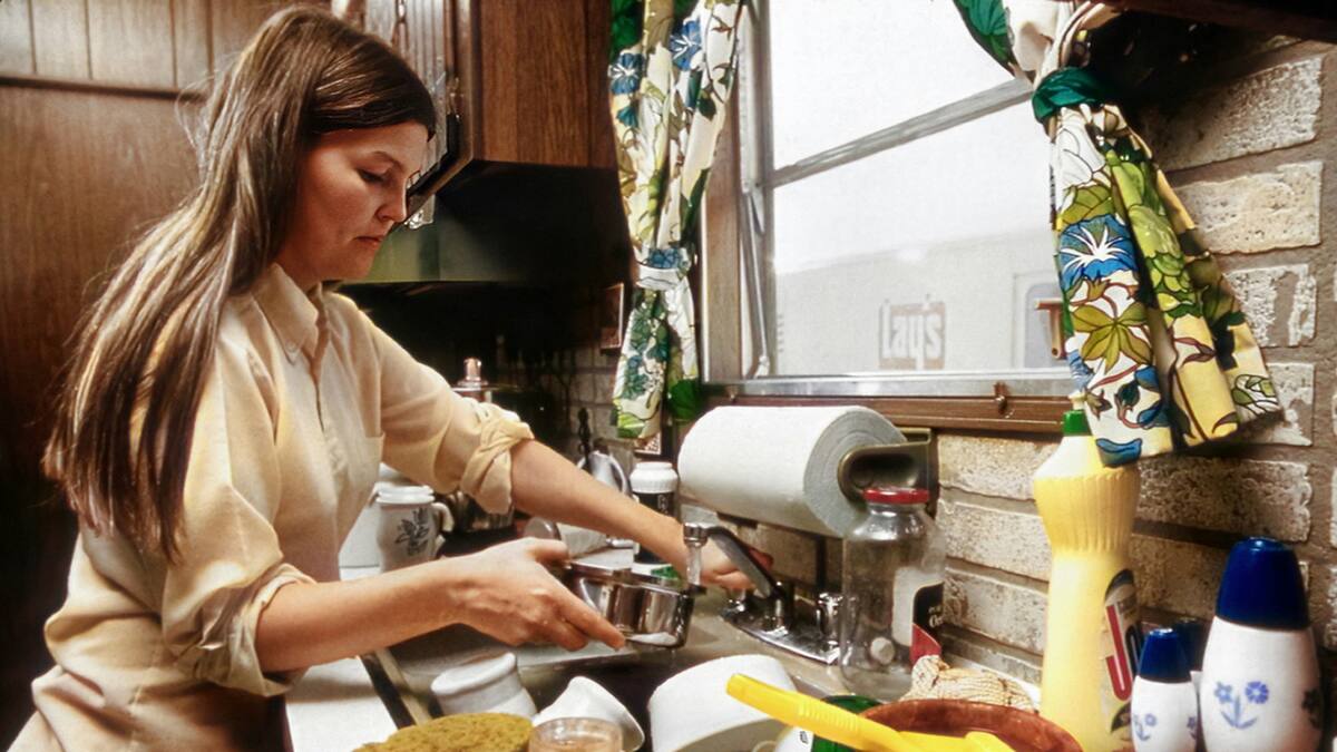 Proyecto de ley inédito en Rusia: buscan aprobar un sueldo para mujeres que trabajan como amas de casa